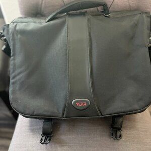 Tumi messenger bag/briefcase